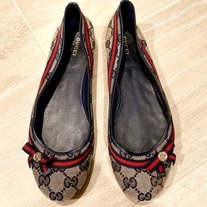 Navy patterned Gucci ballet flats